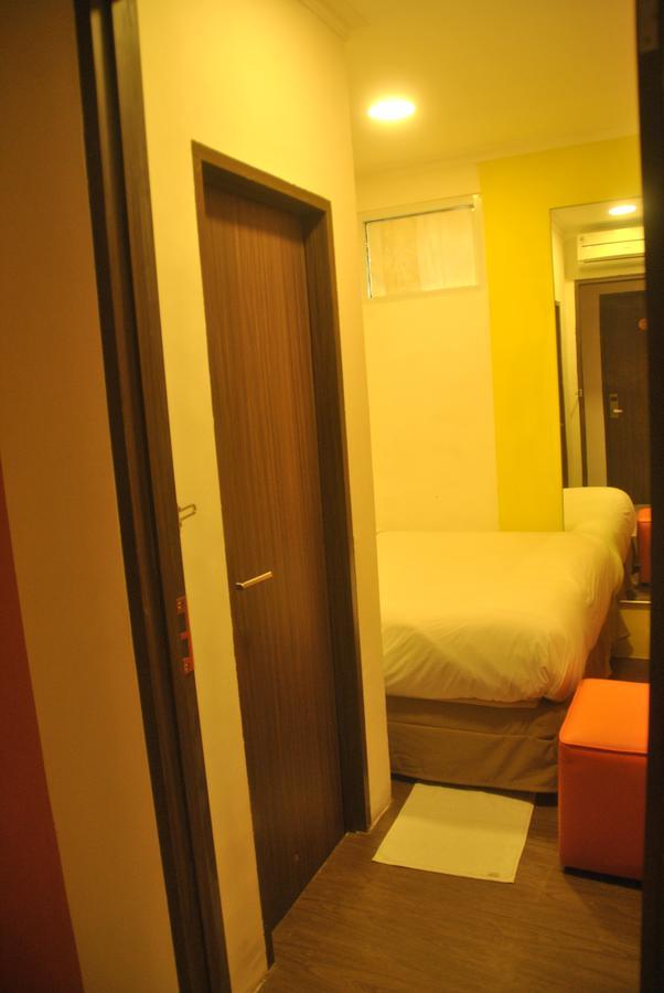 Djo Front One Inn Bengkulu Exterior photo