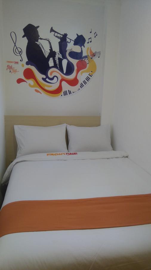 Djo Front One Inn Bengkulu Exterior photo