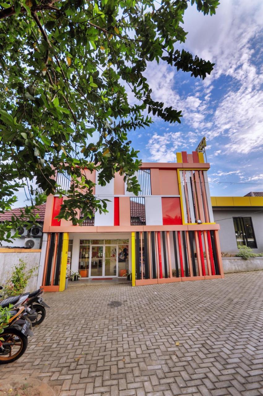 Djo Front One Inn Bengkulu Exterior photo