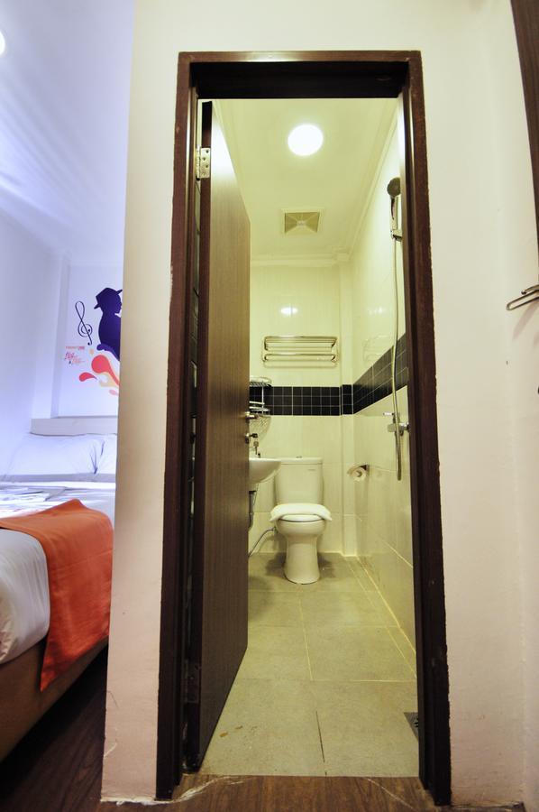 Djo Front One Inn Bengkulu Exterior photo