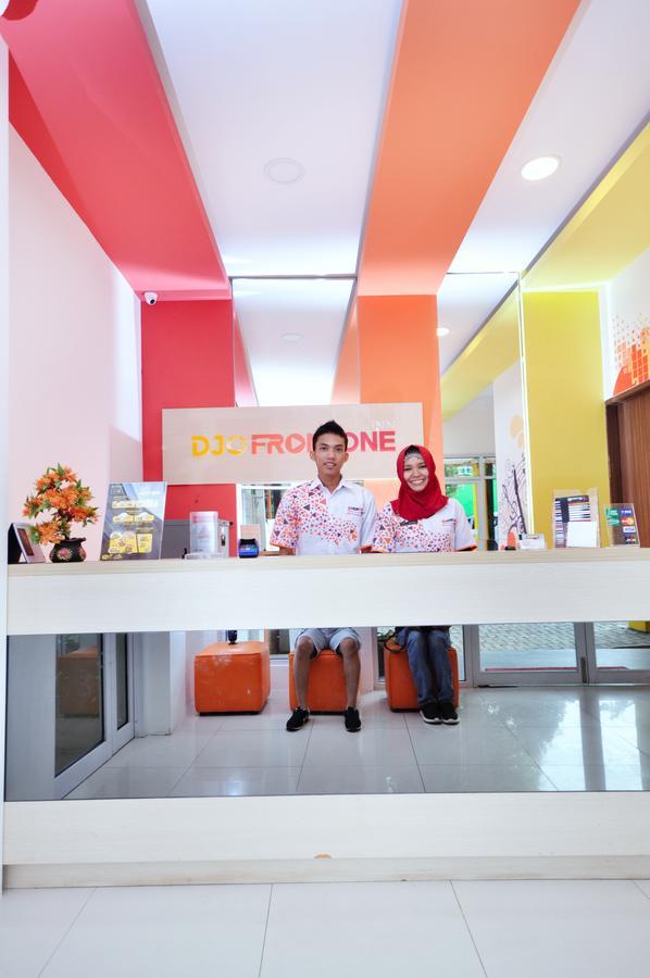 Djo Front One Inn Bengkulu Exterior photo
