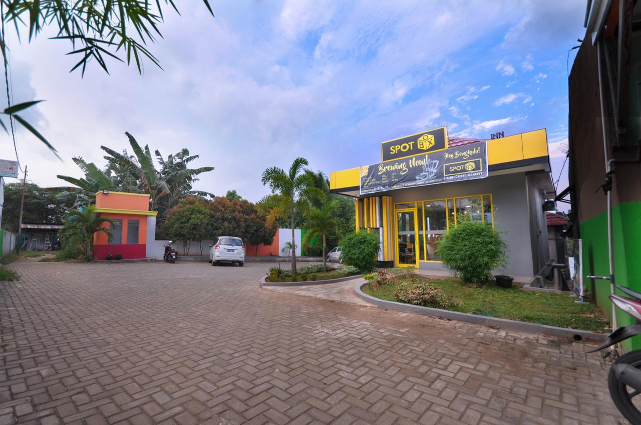 Djo Front One Inn Bengkulu Exterior photo