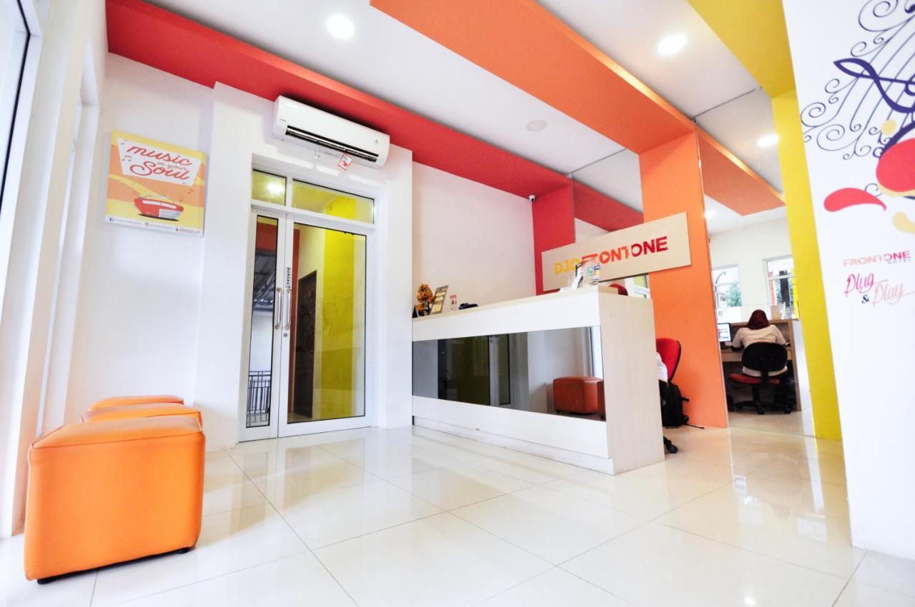 Djo Front One Inn Bengkulu Exterior photo